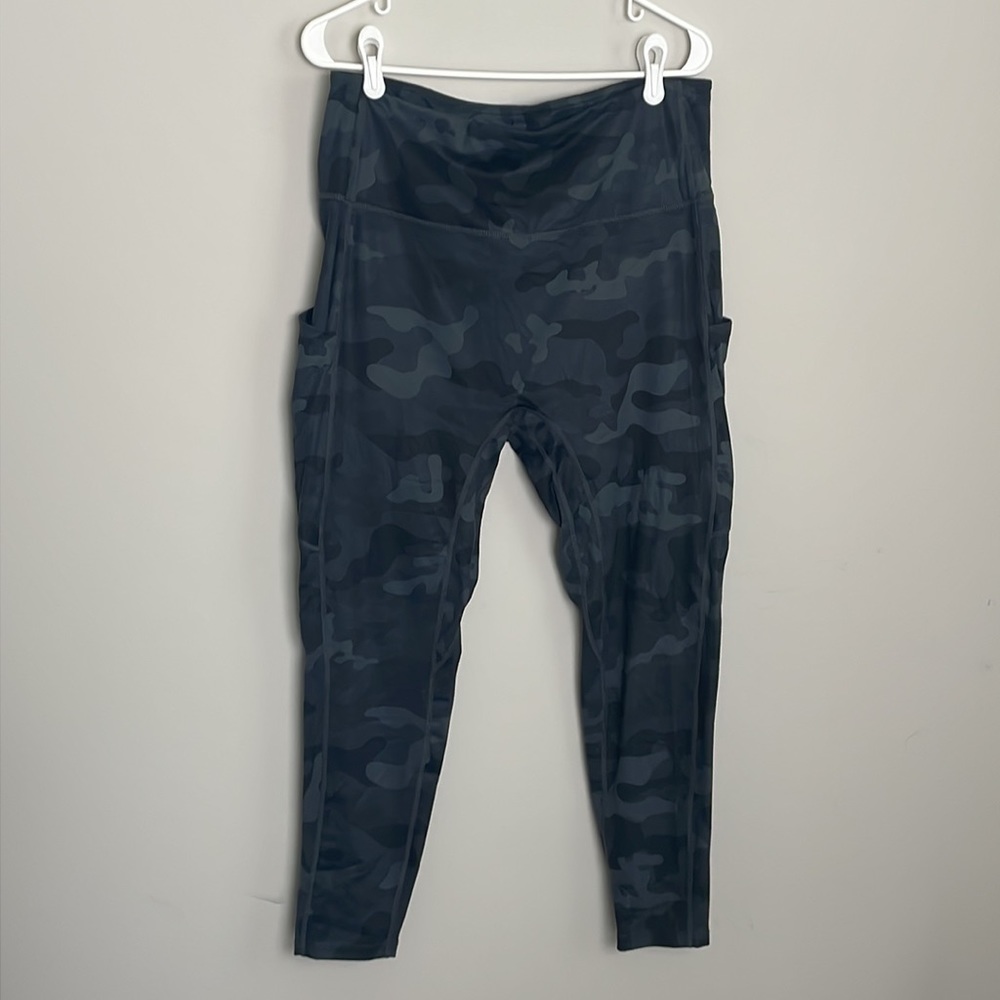Zuty High Waist Black & Gray Camouflage Athletic Leggings- size XXL